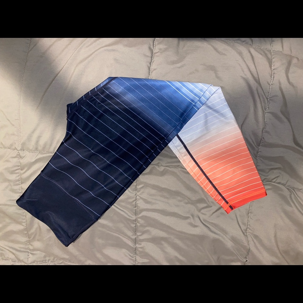 GapFit blackout leggings- Ombré blue, red and white